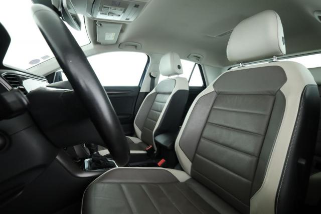 Volkswagen T-Roc image 9