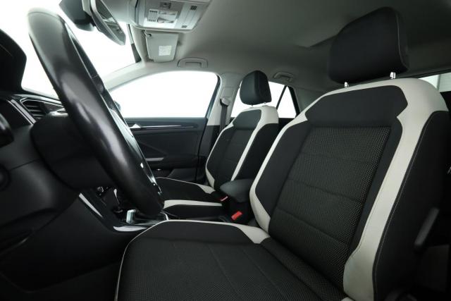 Volkswagen T-Roc image 9
