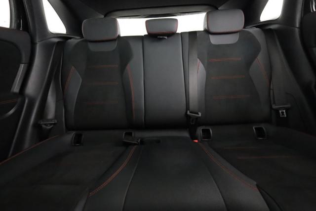 Mercedes Benz Gla image 8