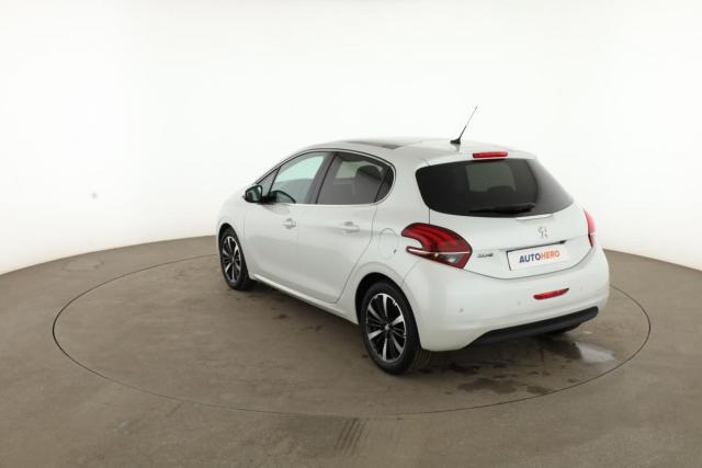 Peugeot 208 image 9