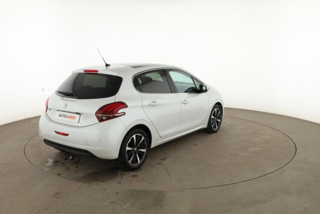 Peugeot 208 image 6