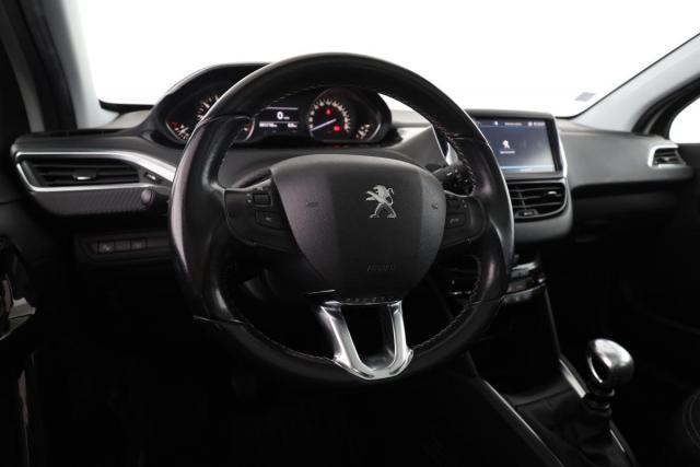 Peugeot 208 image 1