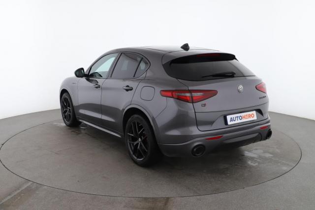 Alfa Romeo Stelvio image 2