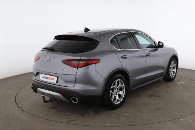 Alfa Romeo Stelvio image 7
