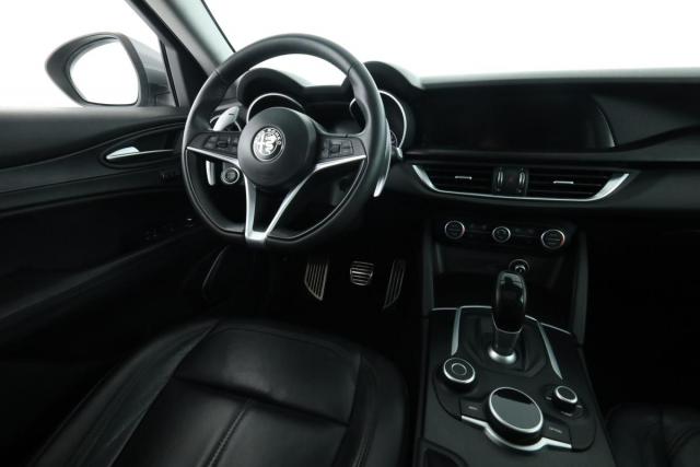 Alfa Romeo Stelvio image 3