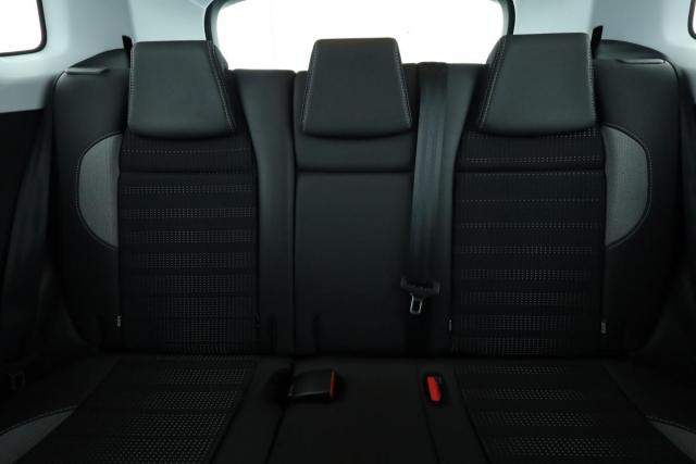 Peugeot 2008 image 8