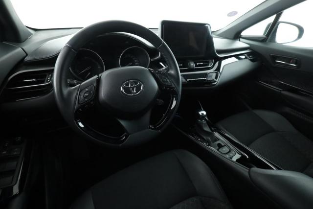 Toyota C-Hr image 6
