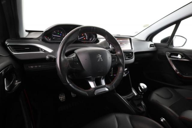 Peugeot 208 image 9