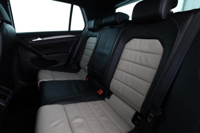 Volkswagen Golf image 8