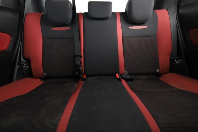 Toyota Yaris image 2