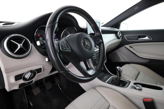 Mercedes Benz Gla image 7