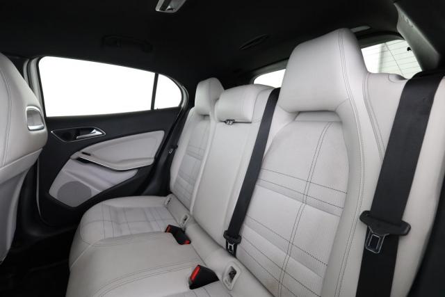 Mercedes Benz Gla image 6