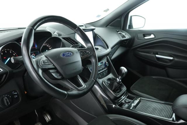Ford Kuga image 8