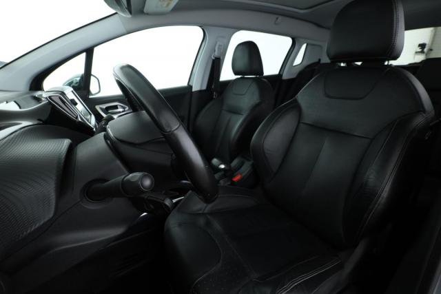 Peugeot 2008 image 3