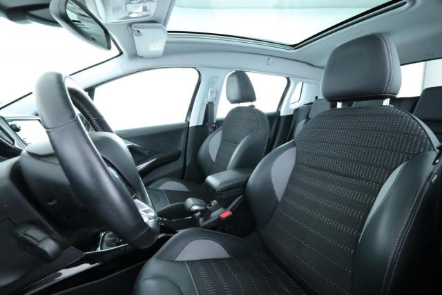 Peugeot 2008 image 2