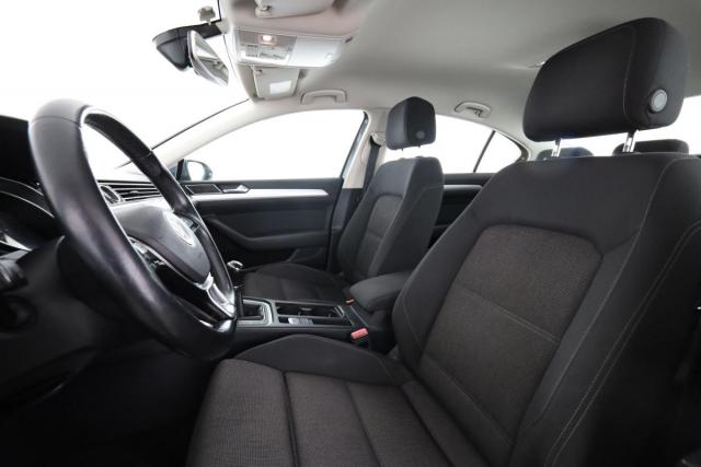 Volkswagen Passat image 5