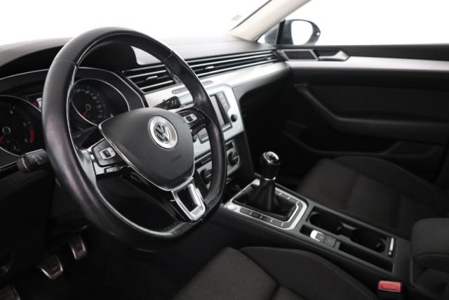 Volkswagen Passat image 6