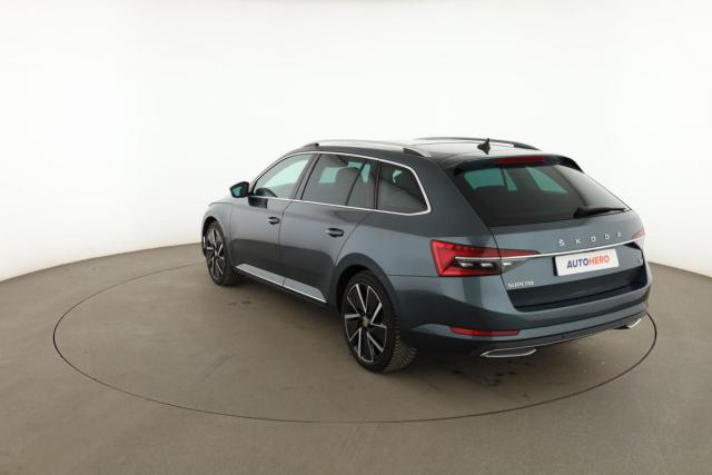Skoda Superb Combi image 7