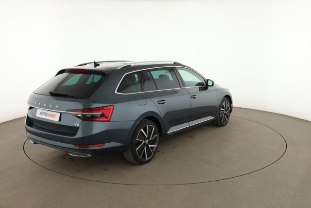 Skoda Superb Combi image 2