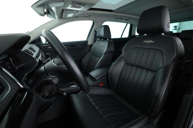 Skoda Superb Combi image 9