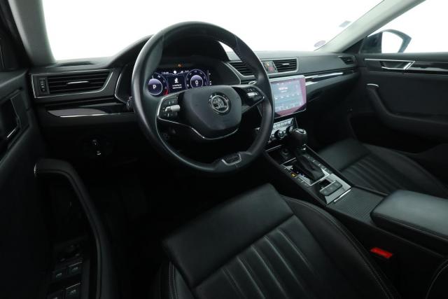 Skoda Superb Combi image 8