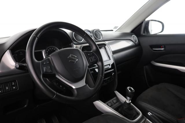 Suzuki Vitara image 8