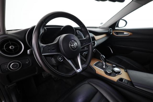 Alfa Romeo Giulia image 4