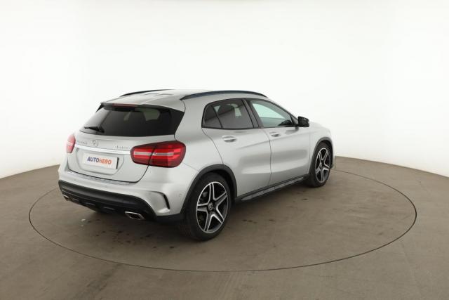 Mercedes Benz Gla image 8