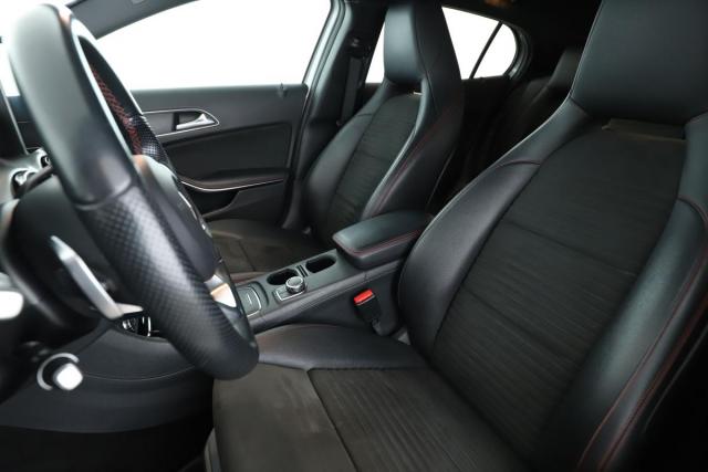 Mercedes Benz Gla image 1