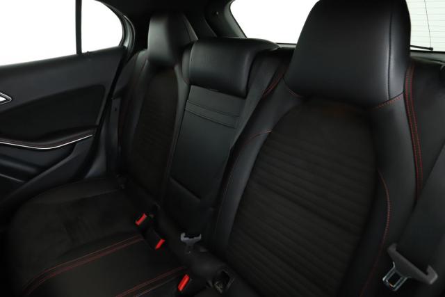 Mercedes Benz Gla image 2