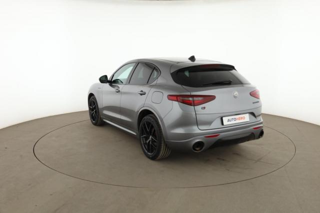 Alfa Romeo Stelvio image 8