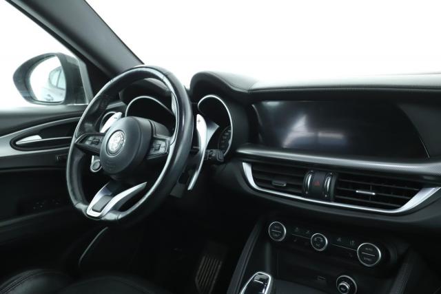 Alfa Romeo Stelvio image 1