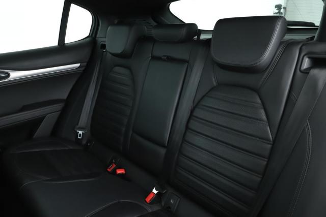 Alfa Romeo Stelvio image 3