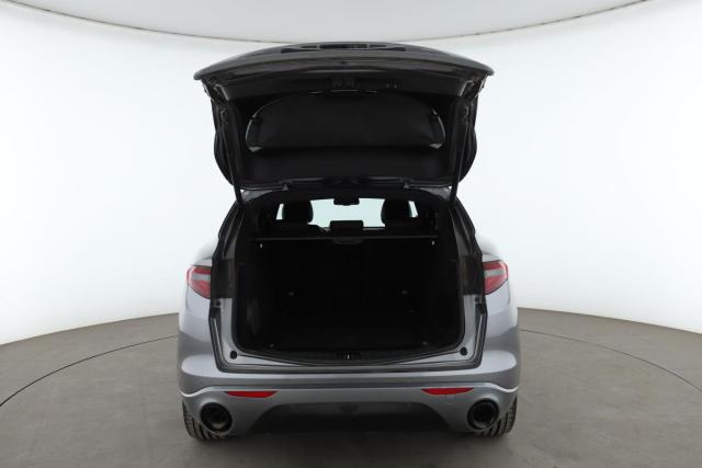 Alfa Romeo Stelvio image 7