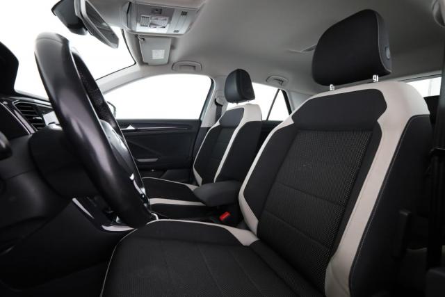 Volkswagen T-Roc image 9