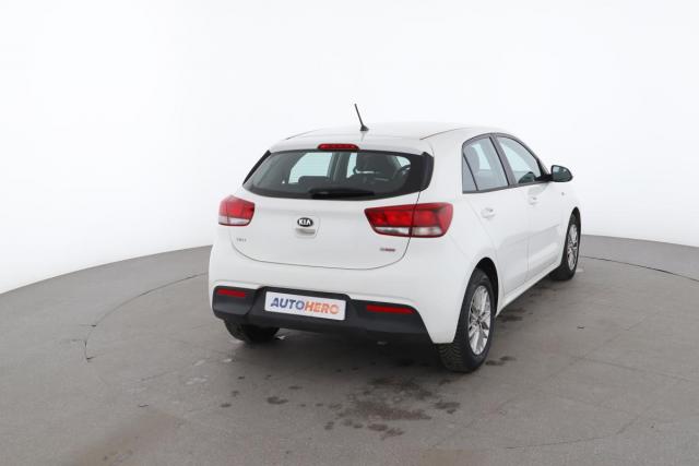 Kia Rio image 8