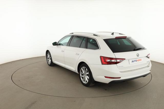 Skoda Superb Combi image 3