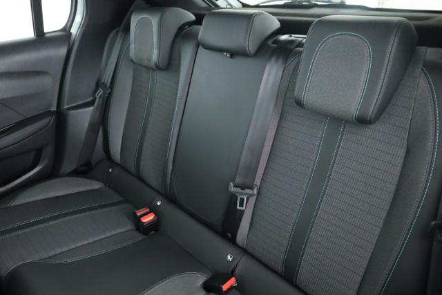Peugeot 208 image 8