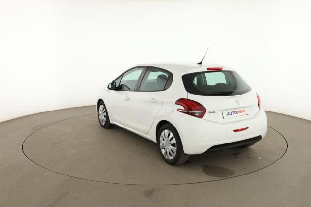Peugeot 208 image 9