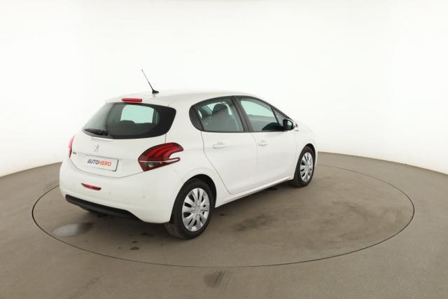Peugeot 208 image 8