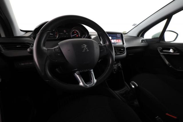 Peugeot 208 image 6