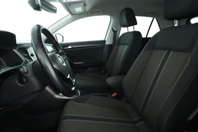 Volkswagen T-Roc image 8