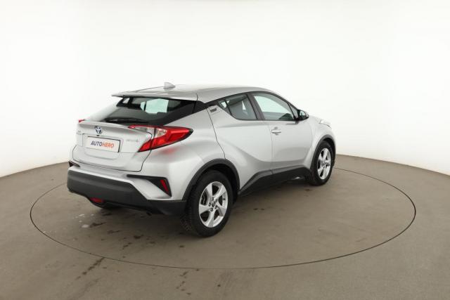 Toyota C-Hr image 2