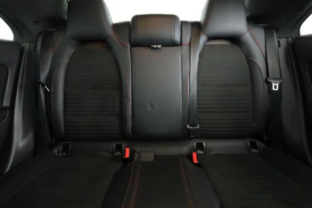 Mercedes Benz Cla image 8