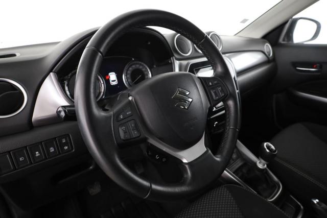 Suzuki Vitara image 2