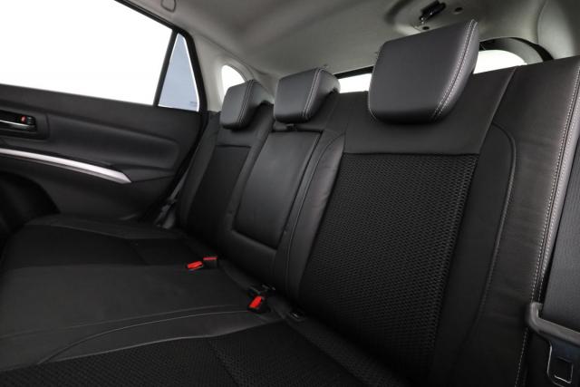 Suzuki S-Cross image 1