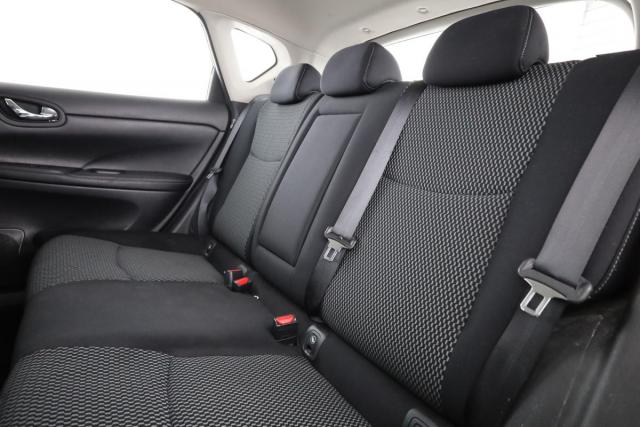 Nissan Pulsar image 9