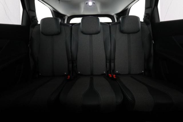 Peugeot 5008 image 2