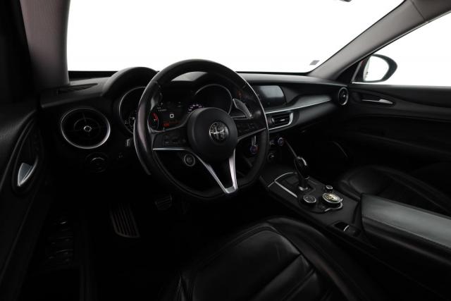 Alfa Romeo Stelvio image 8