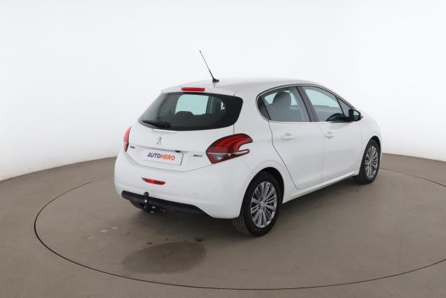 Peugeot 208 image 2